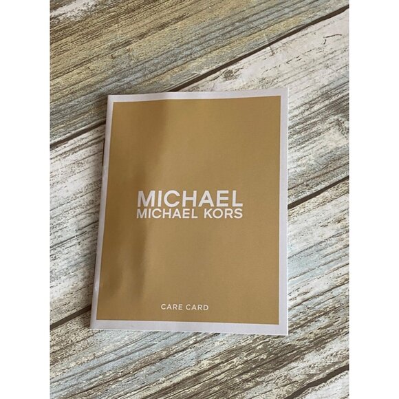 Michael Kors Aspen XL Wristlet MK Vanilla Ski Patch Zip Clutch NWT - Picture 13 of 15